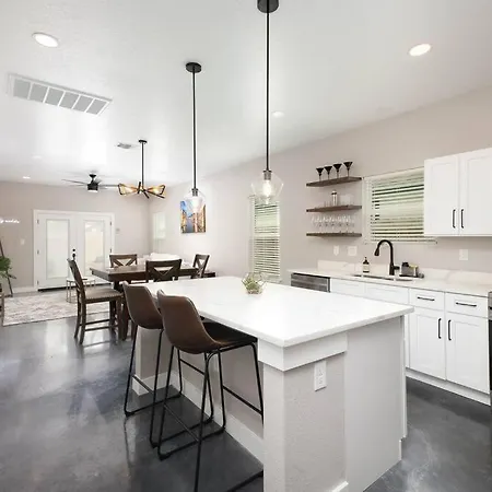 Southtown Gem, Downtown San Antonio Luxury Home